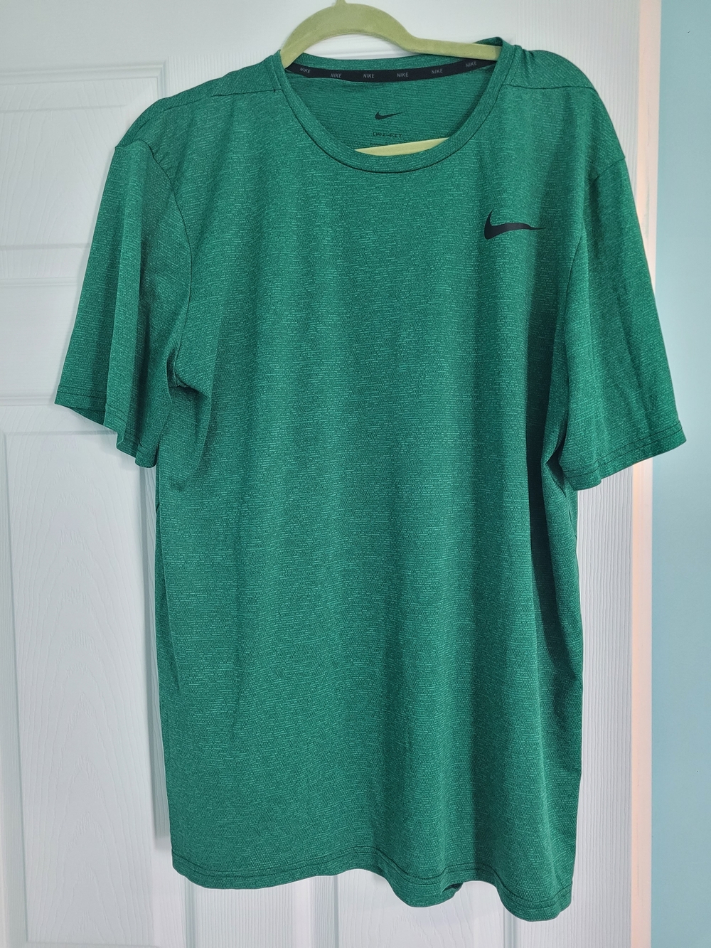 Nike Men’s Heathered Emerald Green Short-Sleeve Performance Tee